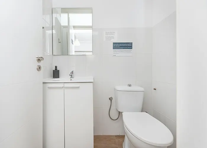 Houze Spacious Near Marques De Pombal Apartment